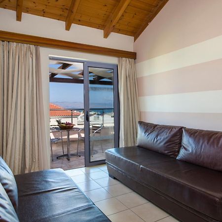 Isida Hotel Agia Marina Kültér fotó