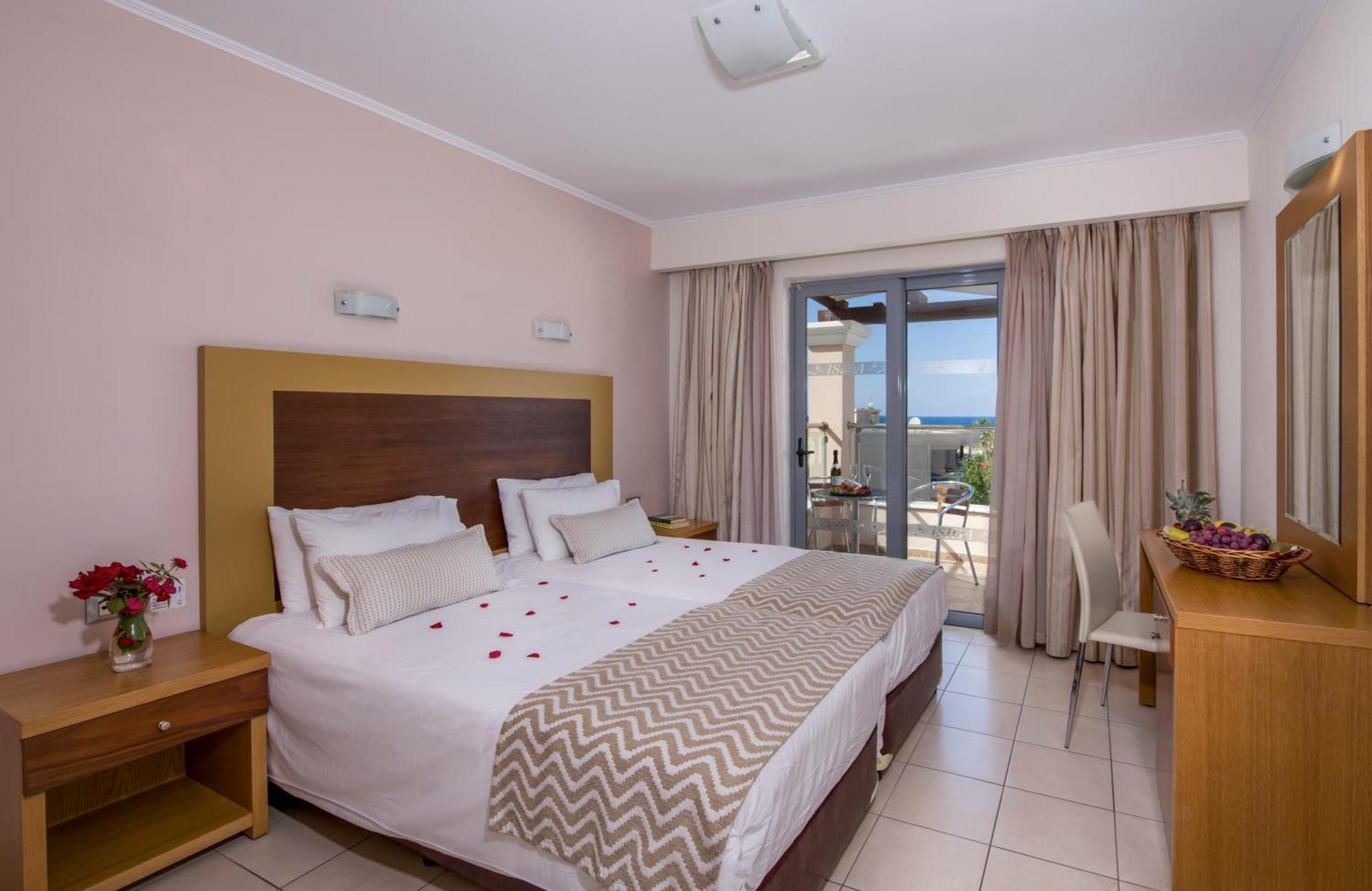Isida Hotel Agia Marina Kültér fotó