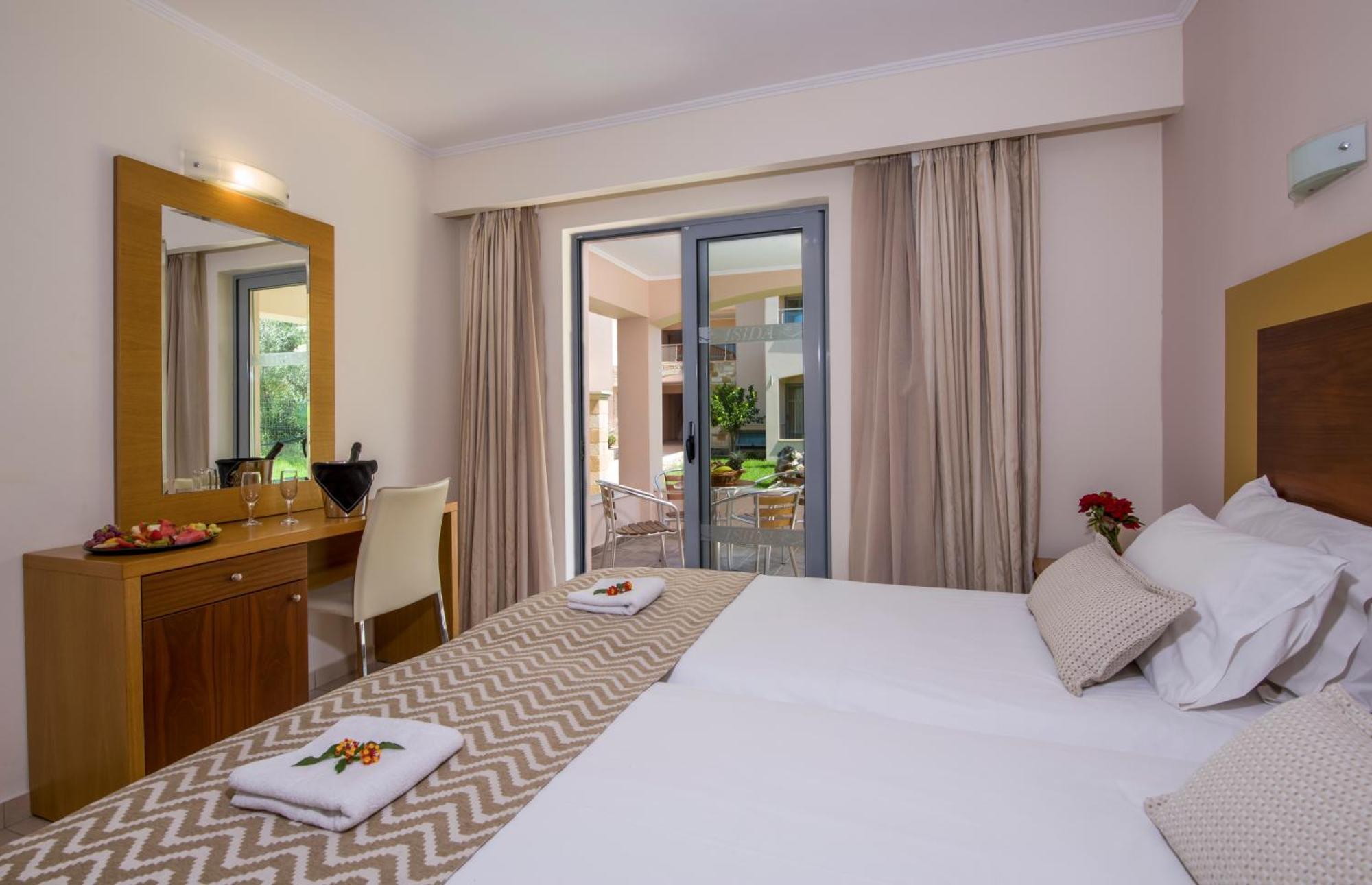 Isida Hotel Agia Marina Szoba fotó